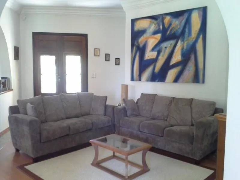Imagem Casa de Luxo em Condomínio de Prestígio em Valinhos-SP: 4 suítes, uma independente, 3 salas, escritório, 6 banheiros, 4 vagas, 400m², em meio ao verde
