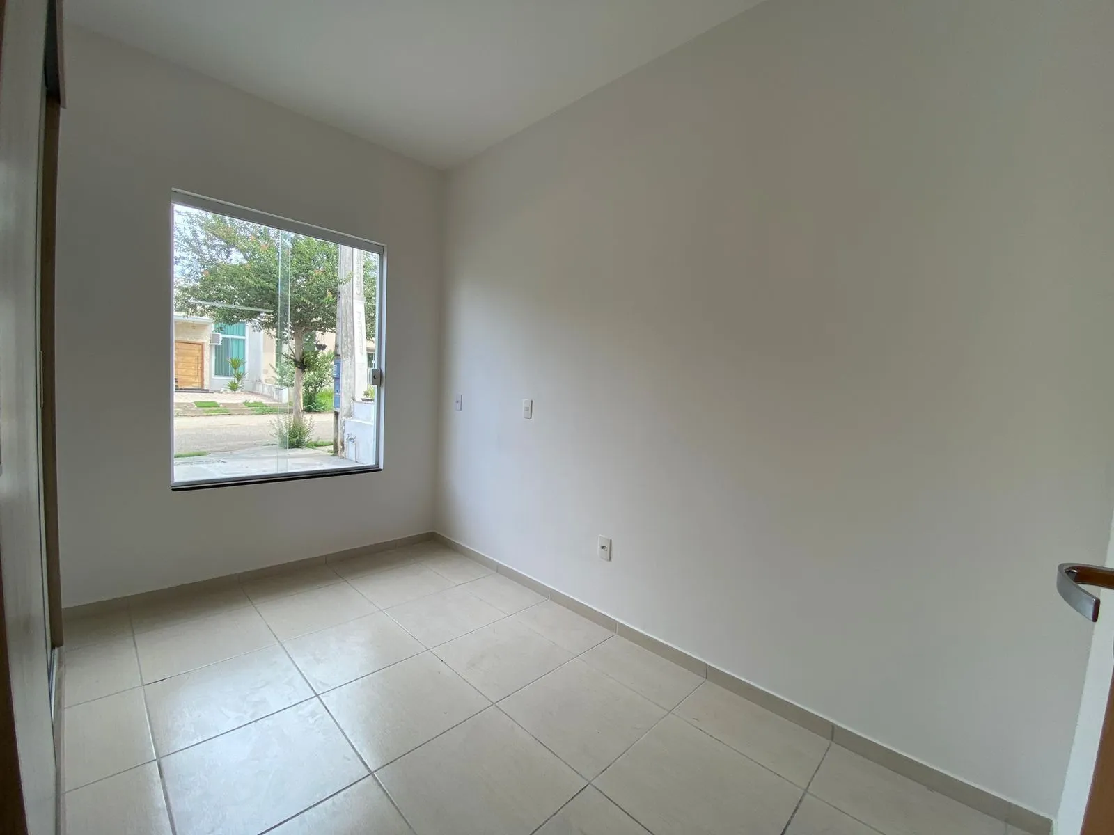Imagem Excelente Casa de 100M² no Condomínio Horto Florestal I Para Venda e Locação
