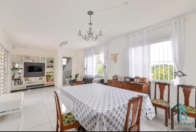 Imagem Casa a venda, 04 quartos c/suíte, 06 vagas, no São Lourenço em Curitiba PR