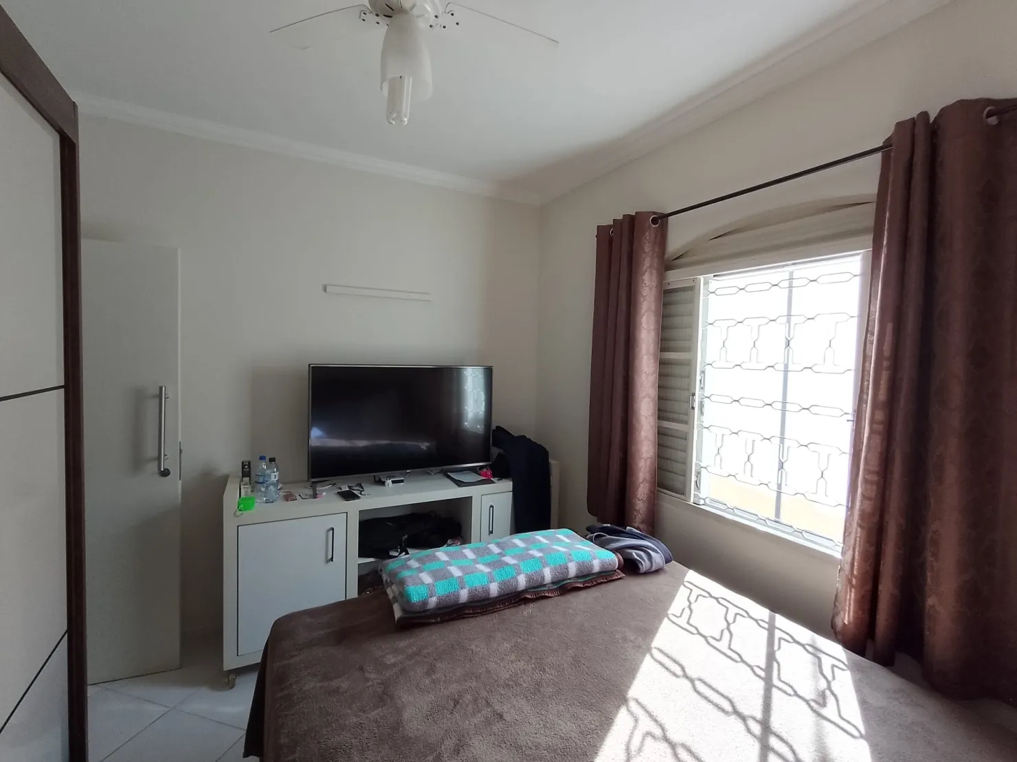 Imagem Casa à venda 3 Quartos, 1 Suite, 5 Vagas, 300M², Jardim Gurilândia, Taubaté - SP