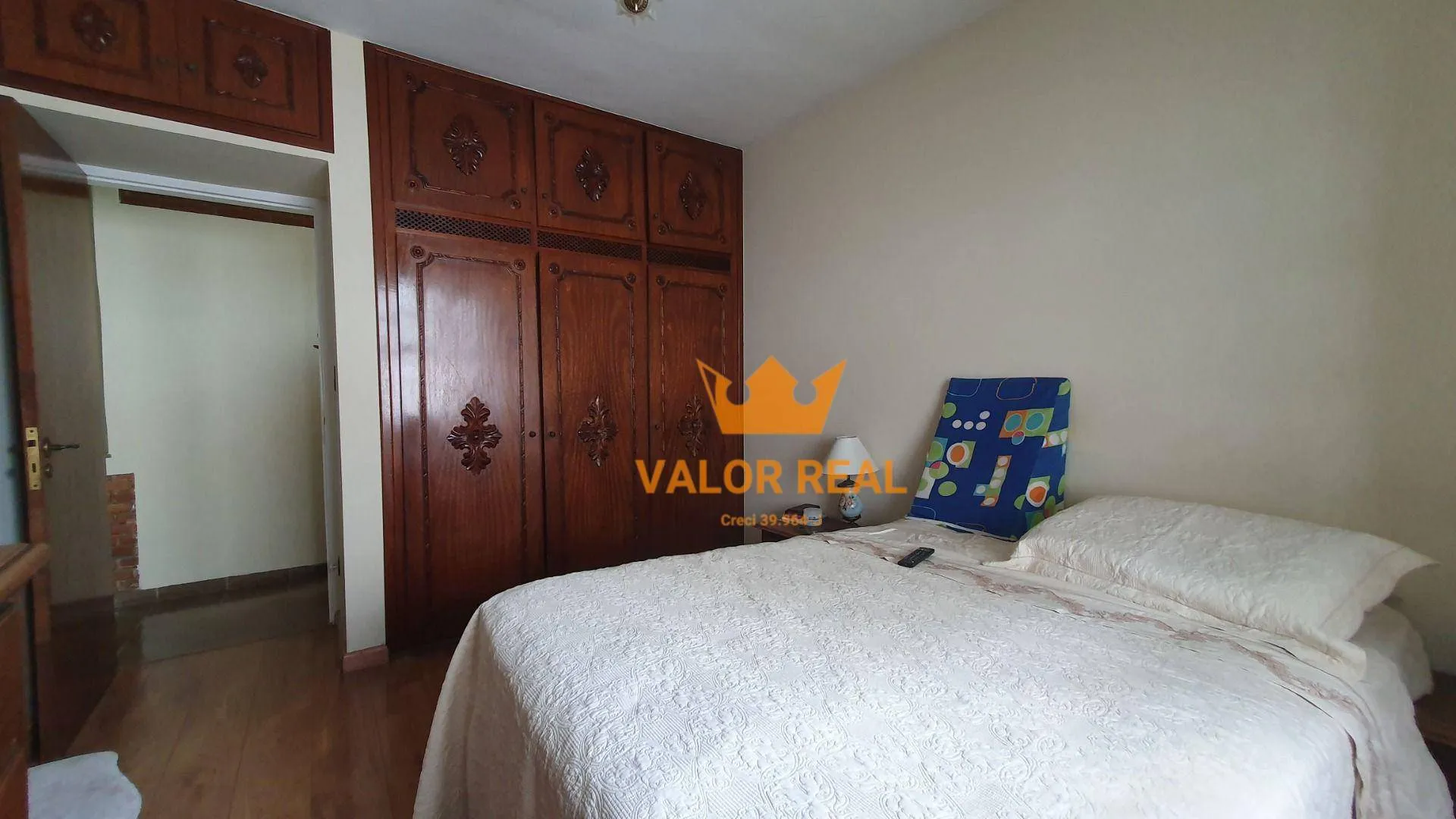 Imagem Casa Pque Colégio, Perfil Comercial, 265 m2 - 4 dorm. 5 vagas, 1.3 Milhões. Aceita permuta e financiamento