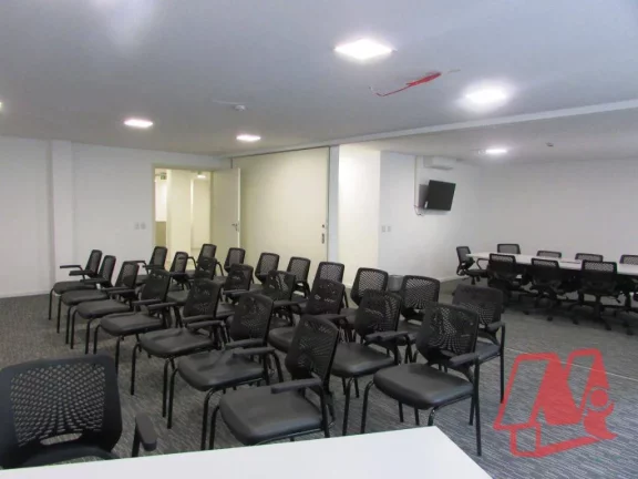 Imagem Na rua Luzitana, sala nova de 40 m².