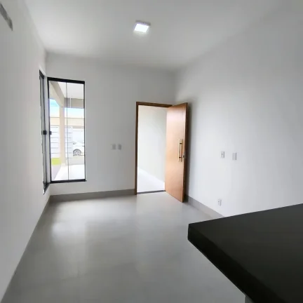 Imagem Casa De 2/4 Com Suite Om Quintal Grande E Otimo Acabamento No Parque Montreal
