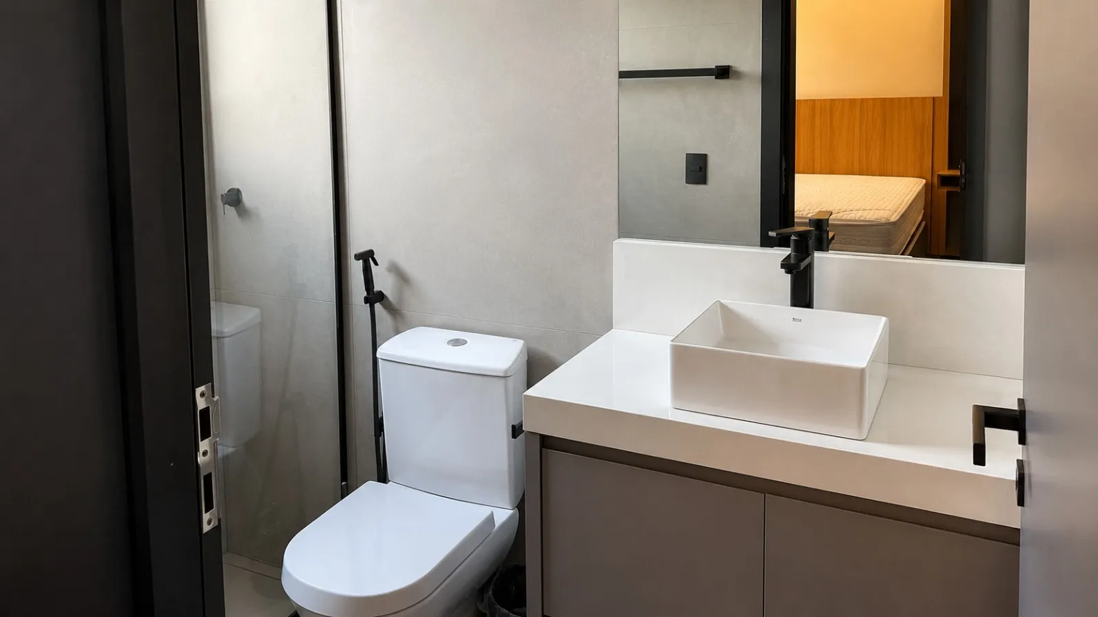 Imagem Casa mobiliada com 3 suítes e piscina à venda no Riviera de Santa Cristina XIII ? Setor Iate
