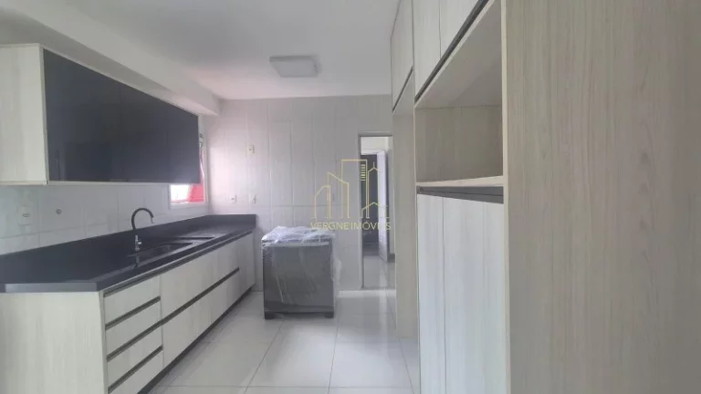 Imagem Apartamento de luxo à venda em Patamares, Salvador-BA: 4 quartos, 4 suítes, 3 salas, 5 banheiros, 3 vagas de garagem, 180m².