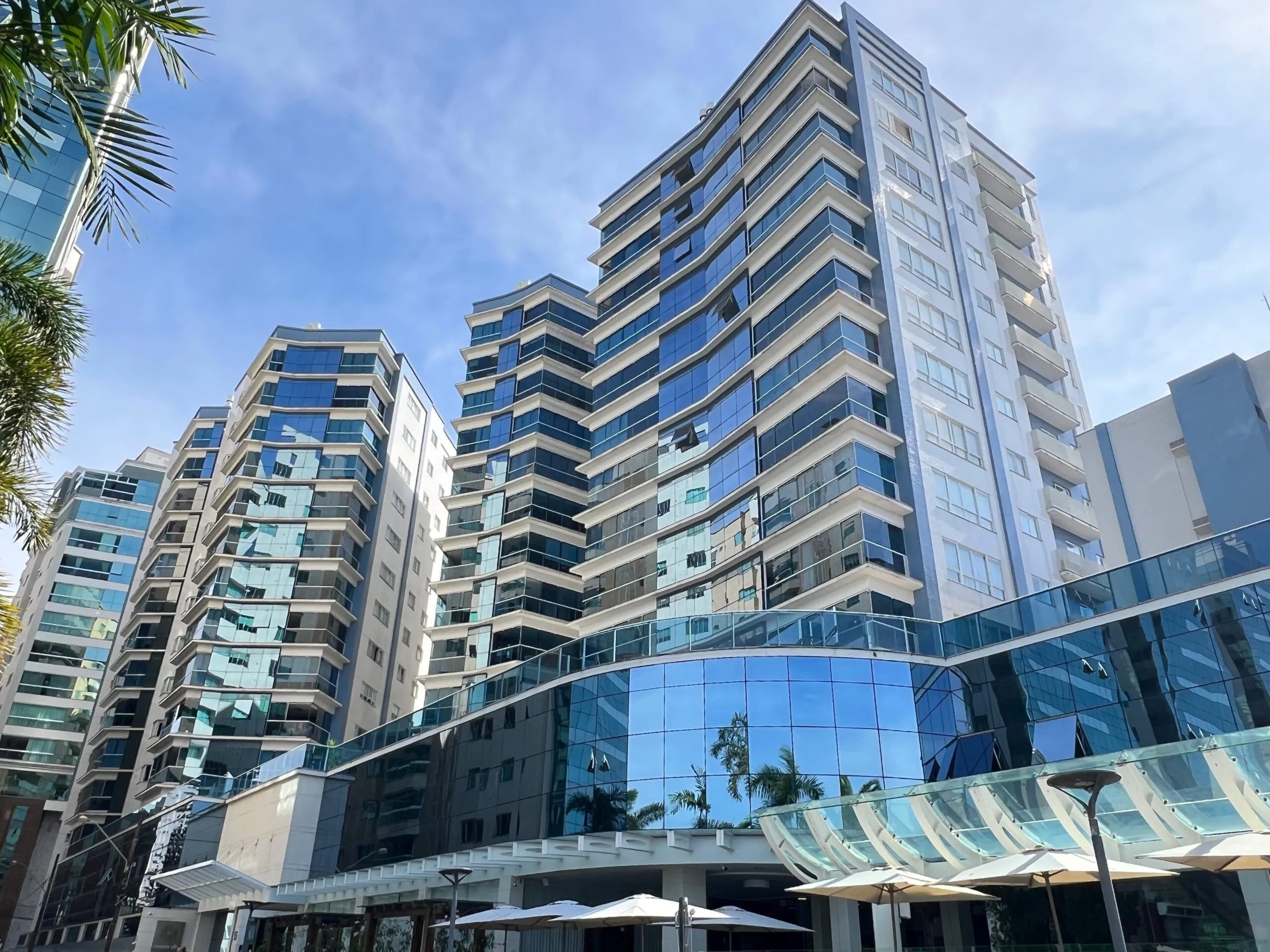 Foto do imóvel Apartamento com vista para o mar à venda com 197m2 por R$ 5.590.000,00