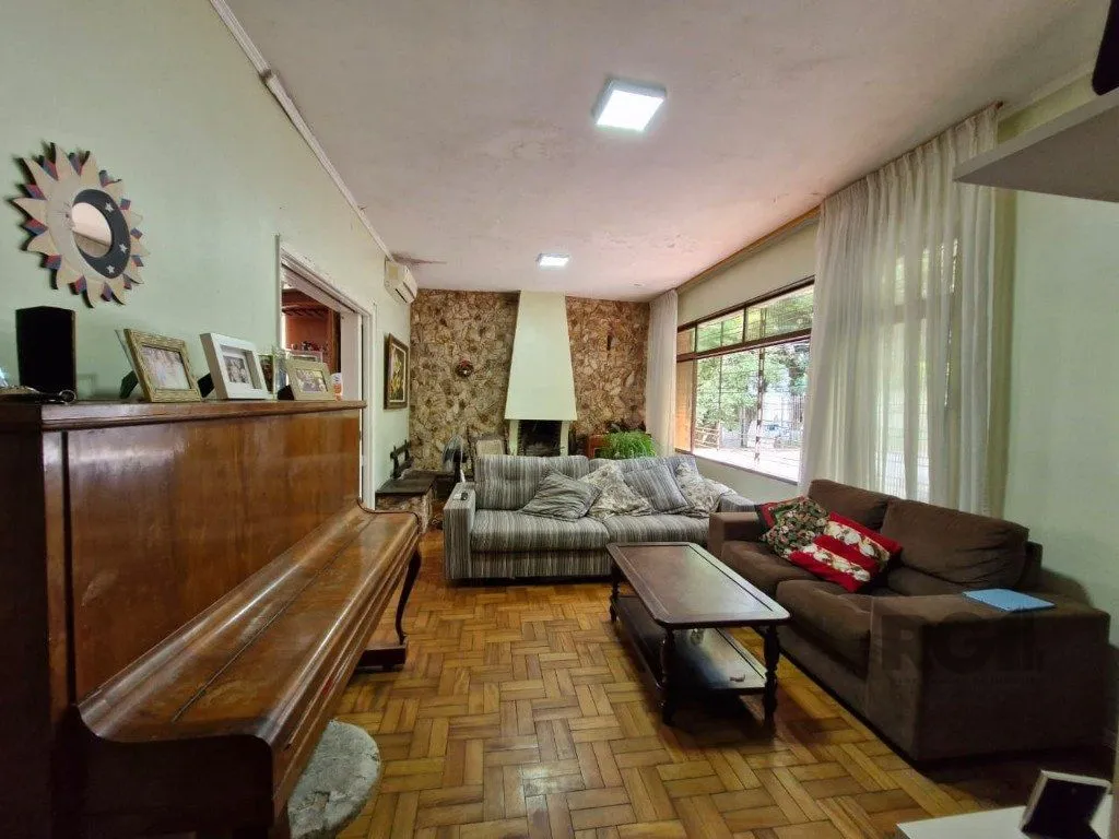 Imagem Casa 4 Dormitórios Bairro Teresópolis
