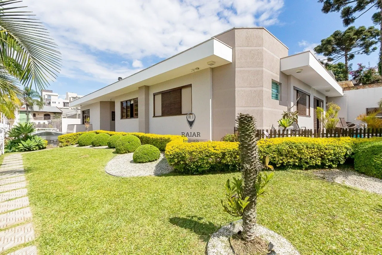 Imagem Casa de Alto Padrão "Mobiliada"

Com quatro quartos, duas suítes com hidro, espaço gourmet, acade...