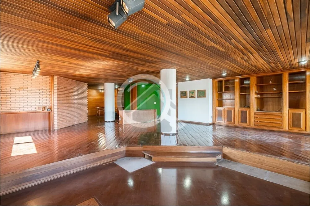 Imagem Excelente Oportunidade para Reforma Amplo apartamento de 232m² localizado na Rua João Abott, no ba...