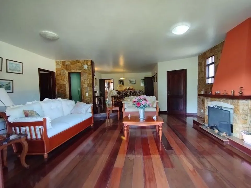 Imagem Casa para Venda em Teresópolis / RJ no bairro Golfe