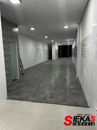 Imagem Salão Comercial de 296m² com 2 Banheiros na Penha de França, São Paulo-SP: Ideal para o seu Negócio!