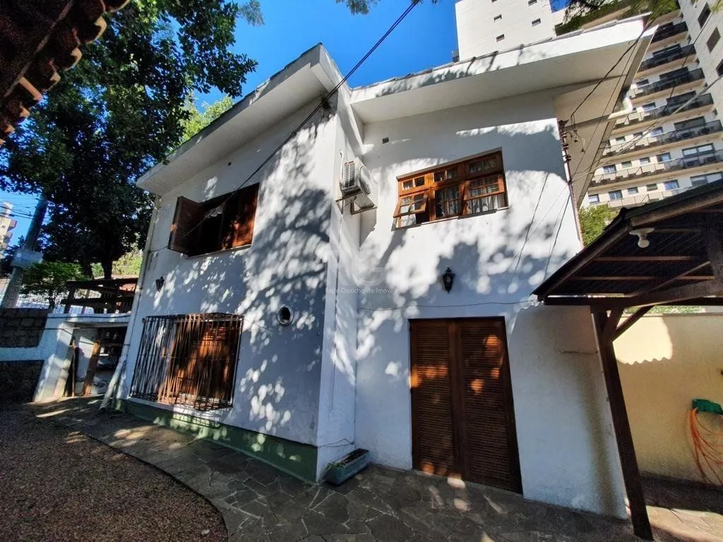 Imagem Casa para Venda - 250m², 4 dormitórios, sendo 1 suites, 4 vagas - Centro