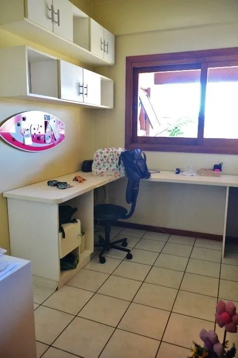 Imagem Casa Comercial e Residencial com 518m² (4 quartos / 5 banheiros / 3 vagas garagem) no Bairro Partenon localizada à meia quadra da Av. Bento Gonçalves.