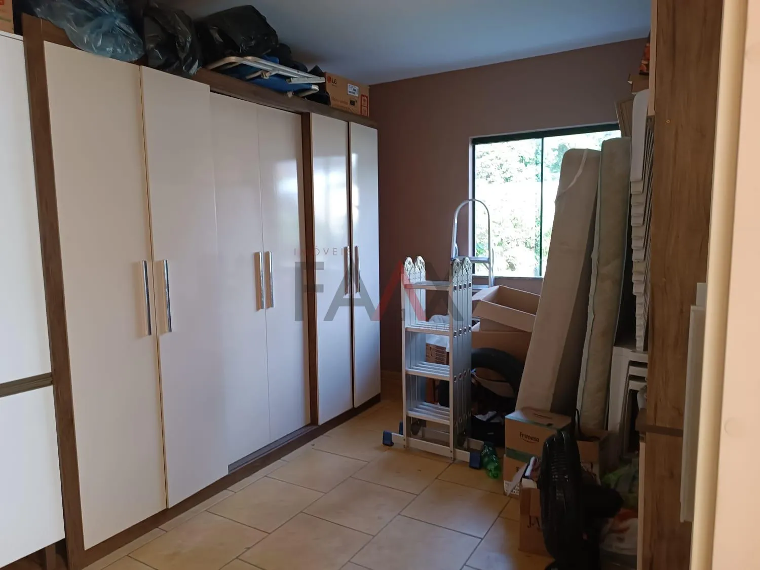 Imagem Linda casa em Bairro Privilegiado da cidade, com amplo terreno, DOS ESTADOS GUARAPUAVA PR
