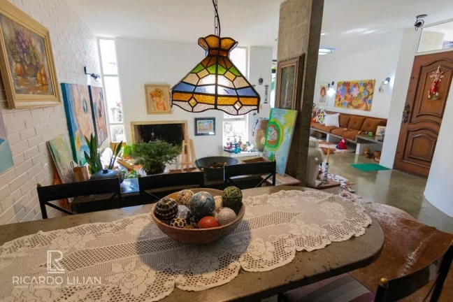 Lindo sobrado localizado na Vila Santana.