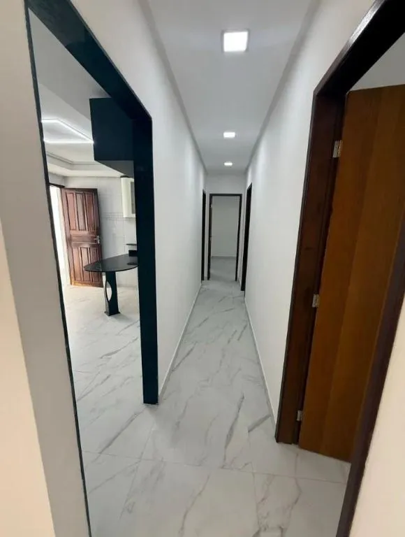 Imagem Casa com 270m² nos Bancários, 3 quartos, piscina e 2 vagas. Localização estratégica no Jardim Cidade Universitária.