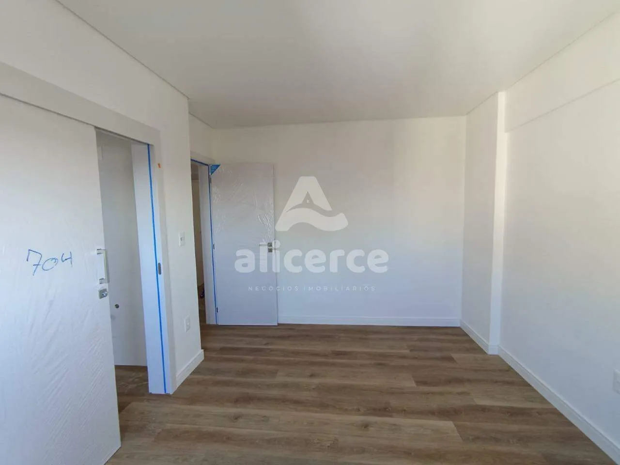Imagem Apartamento à venda no bairro Floresta com 4 dormitórios com 01 suíte master.