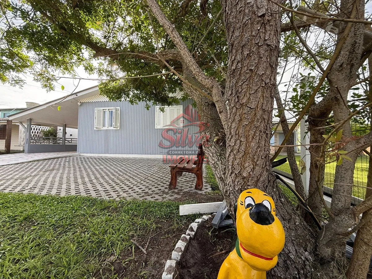 Imagem Casa 3 dormitórios com piscina a 250m do mar