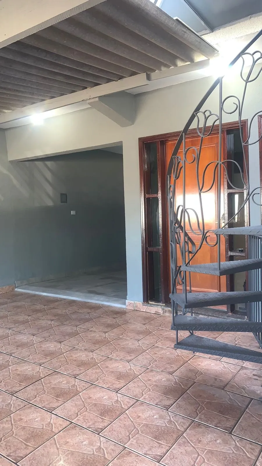 Imagem Casa Assobradada Reformada à Venda no Jd Ipiranga - Sorocaba, SP