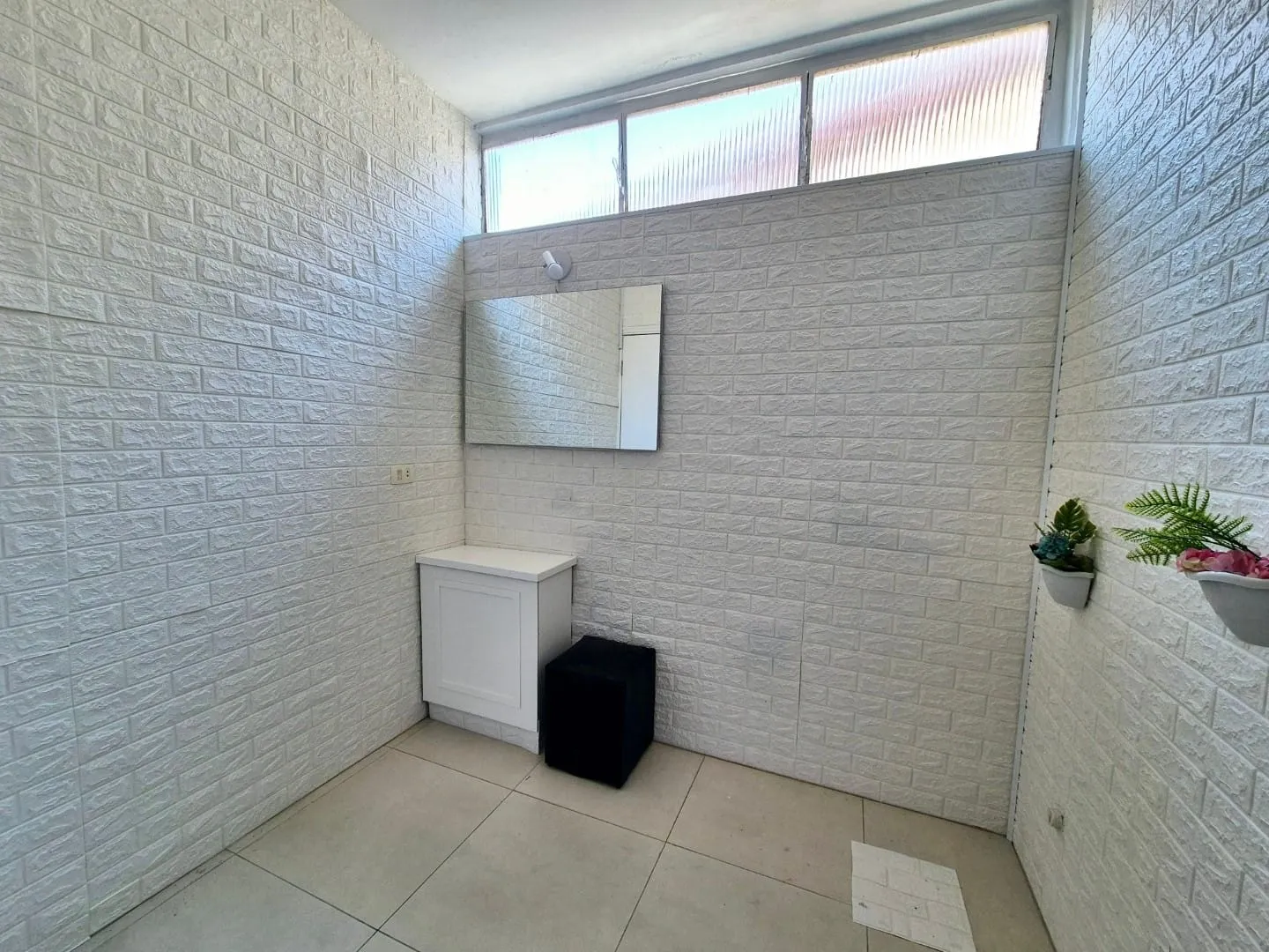 Imagem Sala Comercial para Locação 8M², Centro, Pindamonhangaba - SP