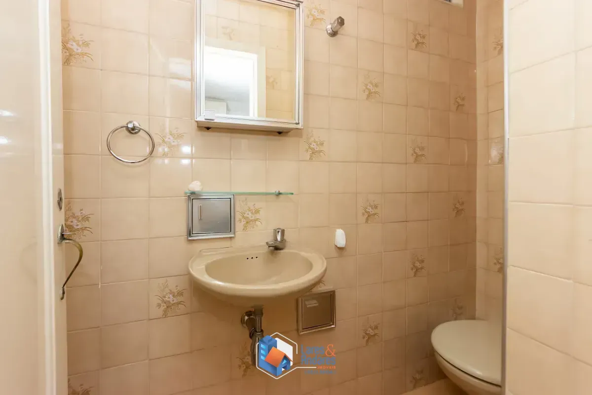Imagem Sobrado para venda e locação em Vila Parque Jabaquara com 6 quartos, sendo 1 suíte, 293m²