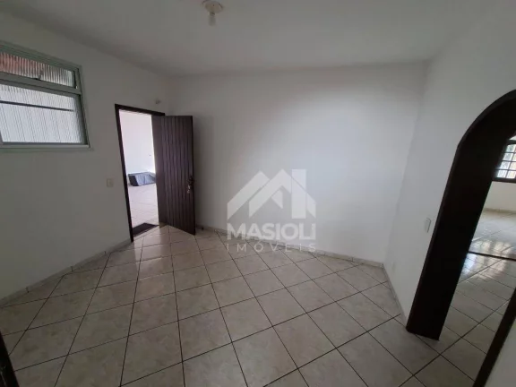 Imagem À VENDA – CASA DUPLEX com 3 quartos / 2 suítes / 2 vagas cobertas com 264 m² em via de grande circulação no Centro de Vila Velha.