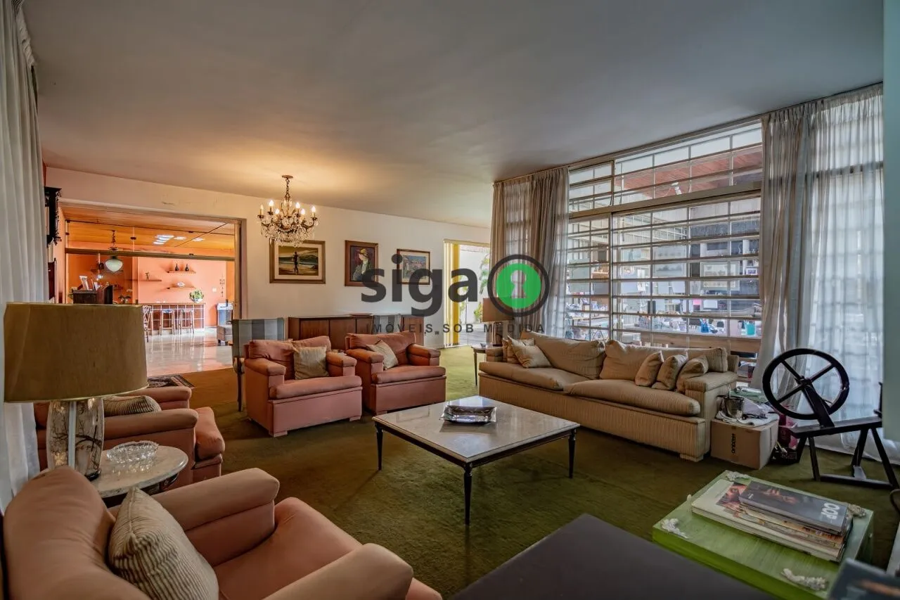 Imagem Casa a venda no Planalto Paulista, com 3 quartos e 6 vagas de garagem.