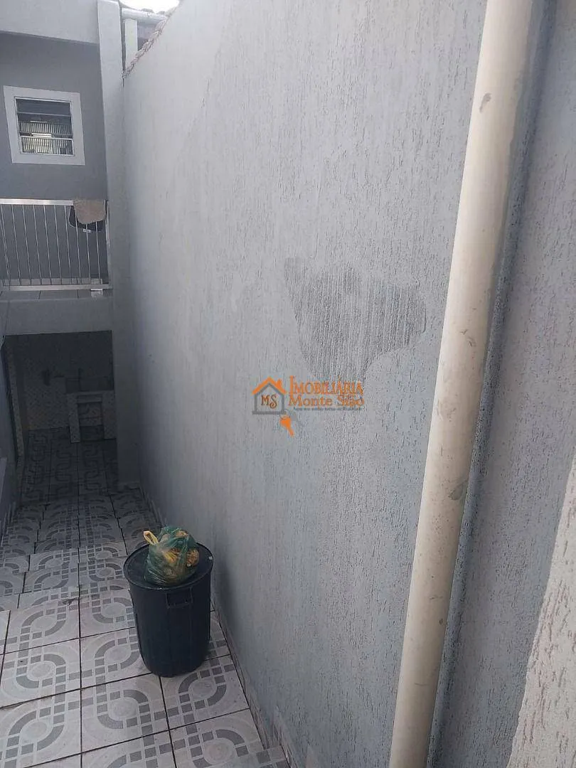 Imagem Sobrado com 4 dormitórios à venda, 300 m² por R$ 650.000,00 - Cocaia - Guarulhos/SP