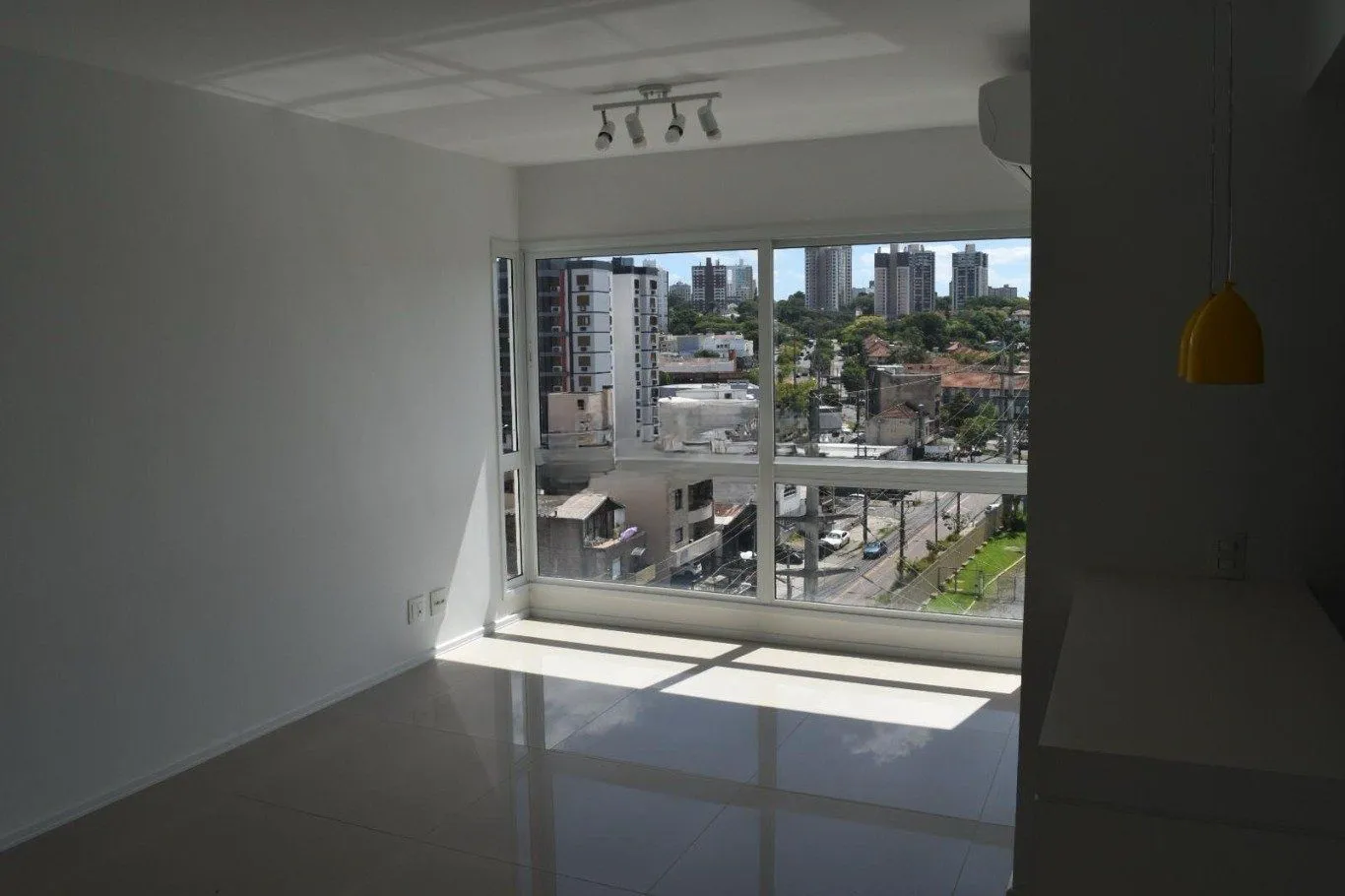 Imagem Apartamento com 3 quartos e 79m² à venda em Passo da Areia, Porto Alegre. Rua Bezerra De Menezes, Passo Da Areia, Porto Alegre
