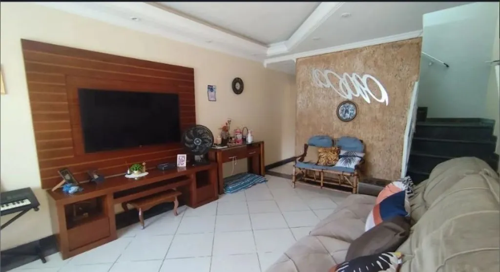 Imagem CASA COM 220,00 m² - GUILHERMINA - PRAIA GRANDE SP
