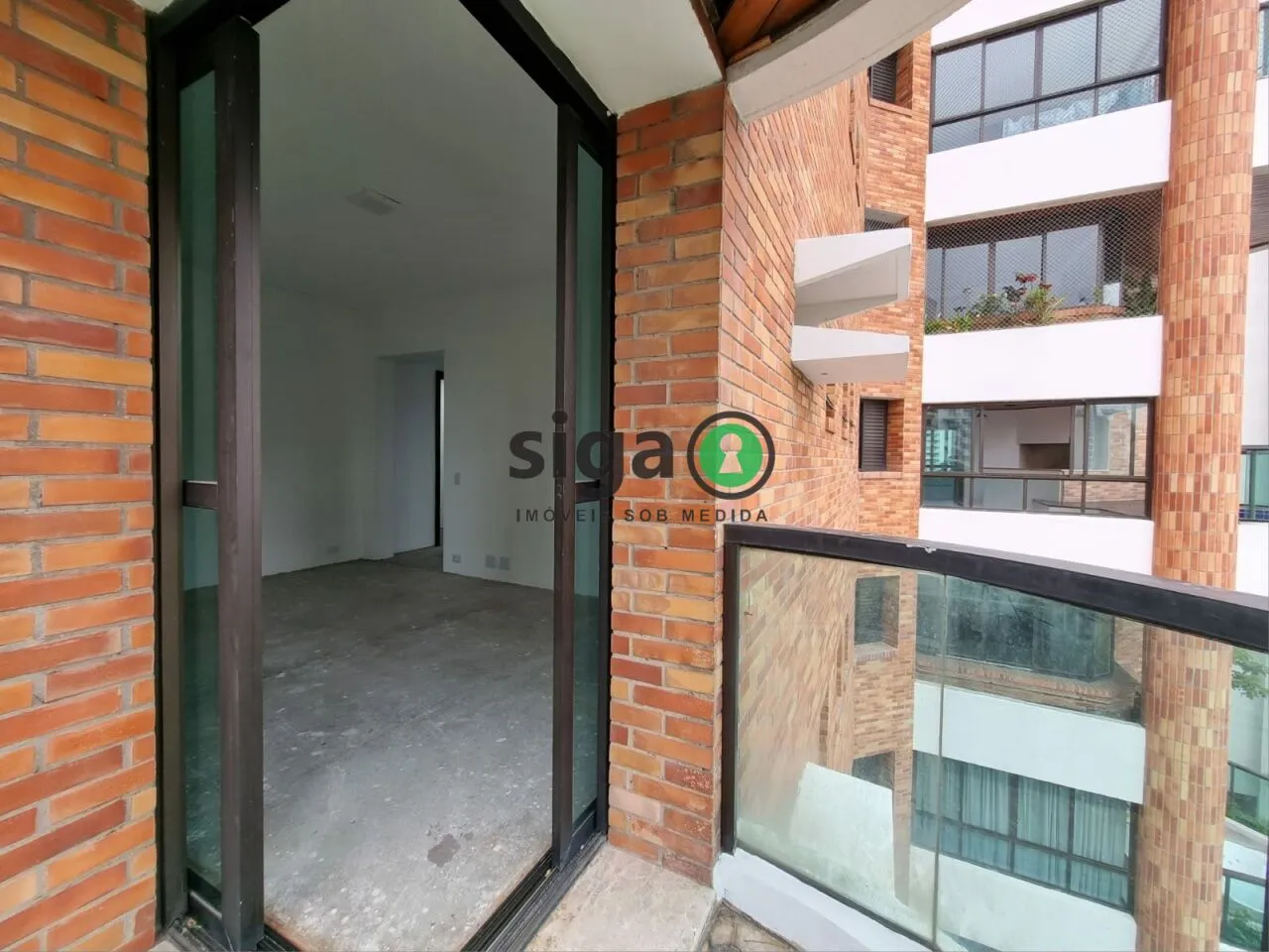 Imagem VENDE no Morumbi (Vila Suzana) Apartamento com 4 suítes, 4 Vagas + Depósito