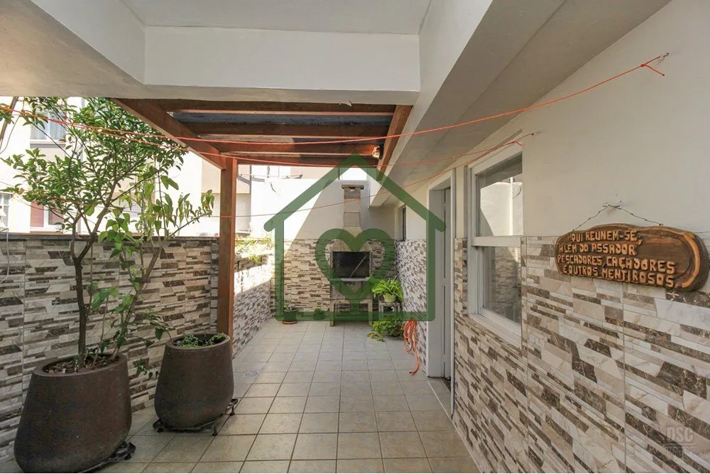 Imagem Descubra o charme único deste duplex reformado e em ótimas condições no coração do Centro Hist...