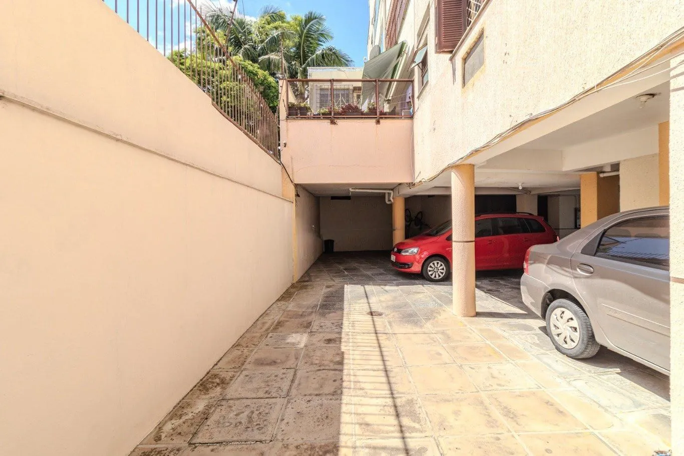 Imagem Apartamento de 2 dormitórios à venda em Vila Ipiranga, Porto Alegre.