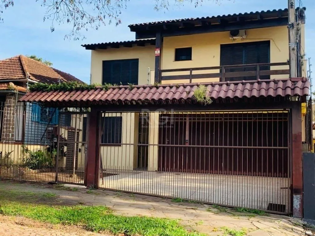 Imagem Encantadora residência com 03 dormitórios sendo 01 suíte e piscina.