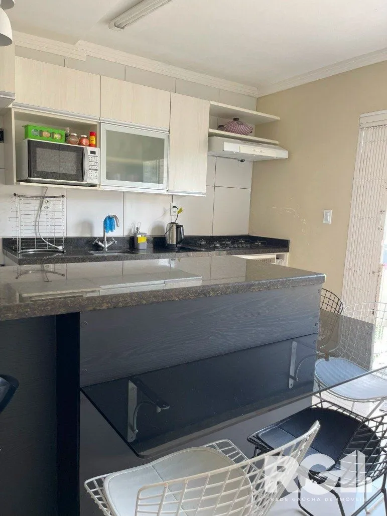 Imagem Bela casa três dormitórios localizada nos altos do bairro Guarujá