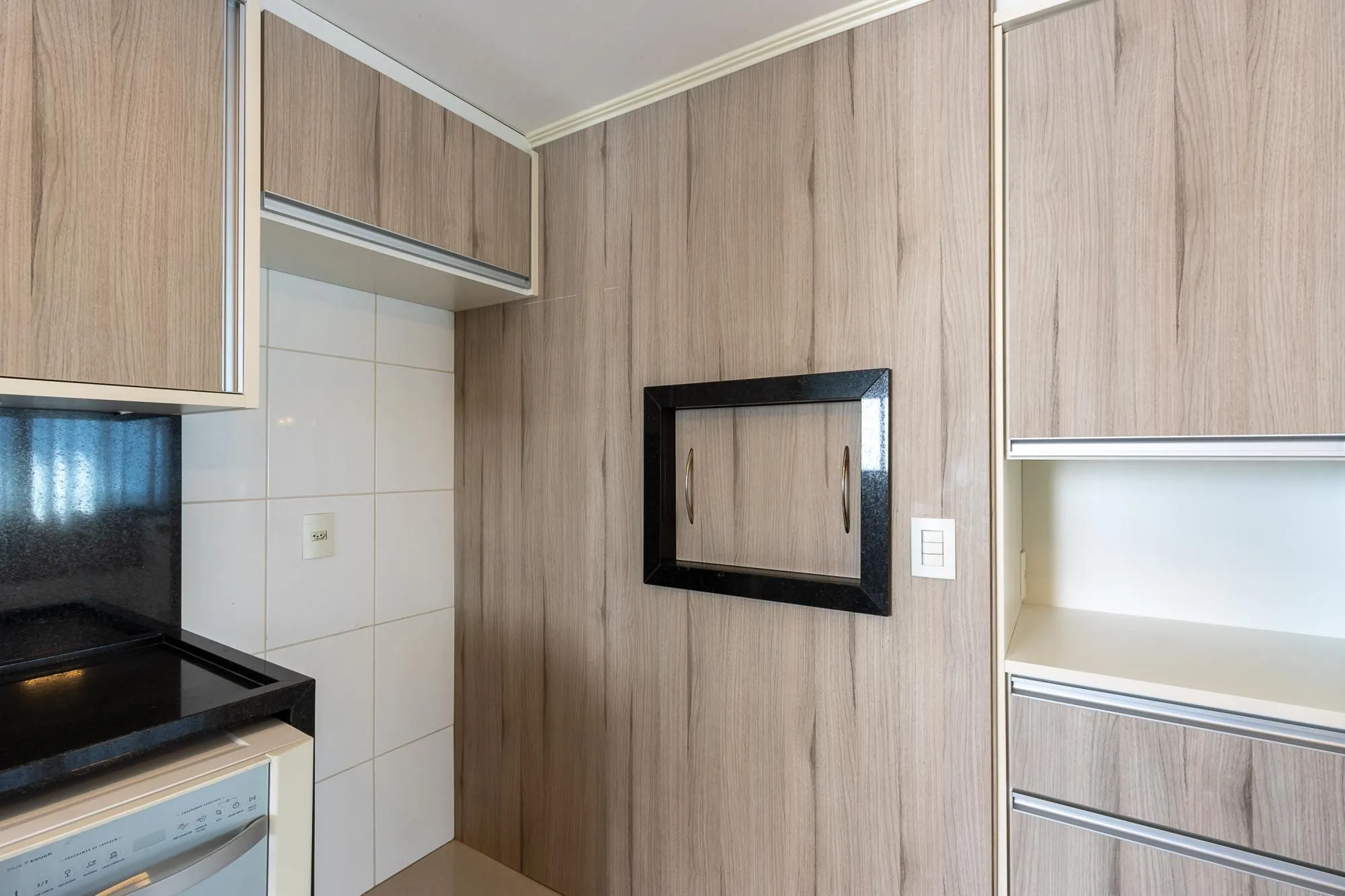 Imagem Apartamento de 3 dormitórios, 1 suíte e 2 vagas escrituradas no bairro Tristeza.