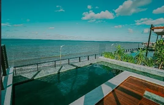 Foto do imóvel Alto Padrão com Piscina Infinita e Potencial para Airbnb - Viva ou Invista com Inteligência