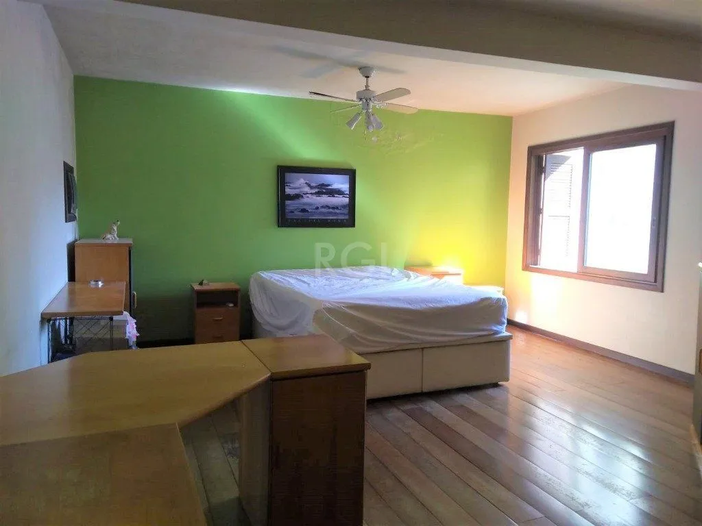 Imagem Casa para Venda - 219m², 3 dormitórios, sendo 1 suites, 4 vagas - Menino Deus