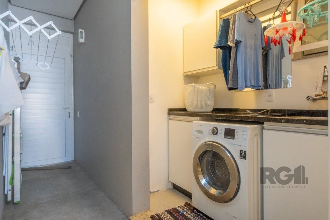 Imagem Casa de Condomínio com Arquitetura Exclusiva e Ambientes Sofisticados