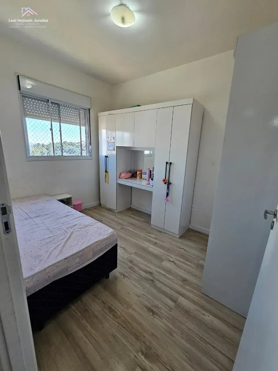 Imagem Apartamento à venda - Área útil 60 m2 com 3 dormitórios sendo 1 suíte - 1 vaga - Residencial Cenário