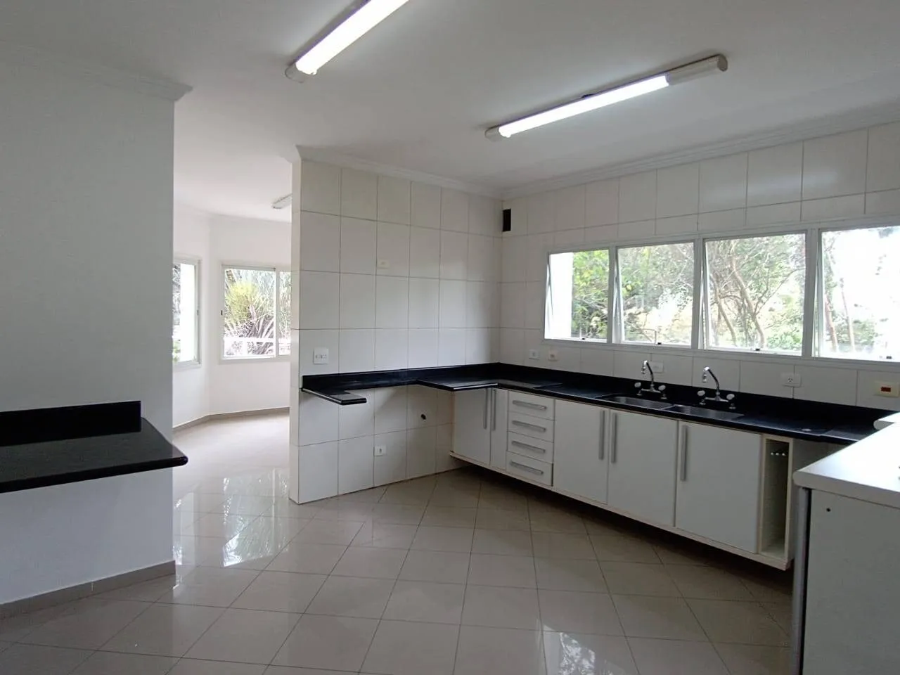 Imagem Casa Sobrado de 700m² Localizada no Residencial Zero!
