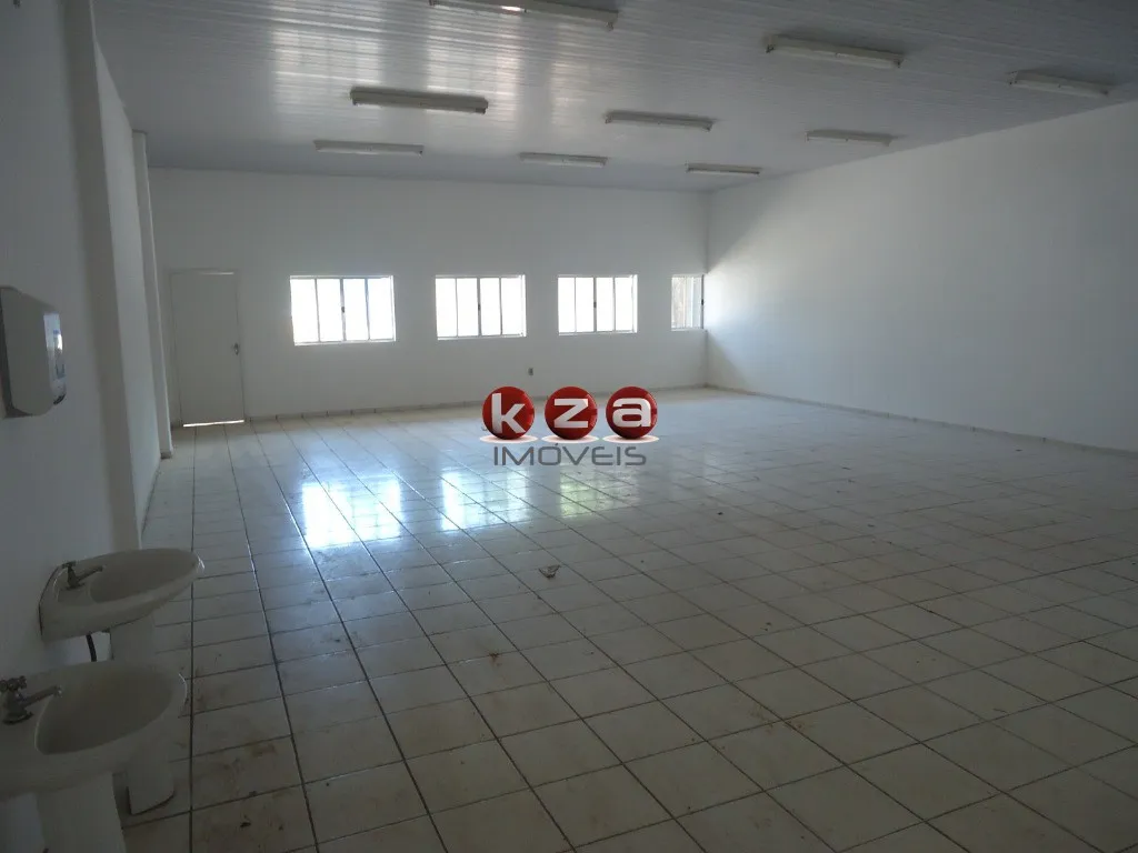 Imagem Galpão Industrial de Alto Padrão para Locação em Itatiba-SP, Distrito Industrial Alfredo Relo: 6 Salas, 6 Banheiros, 8 Vagas de Garagem, 3.857 m².