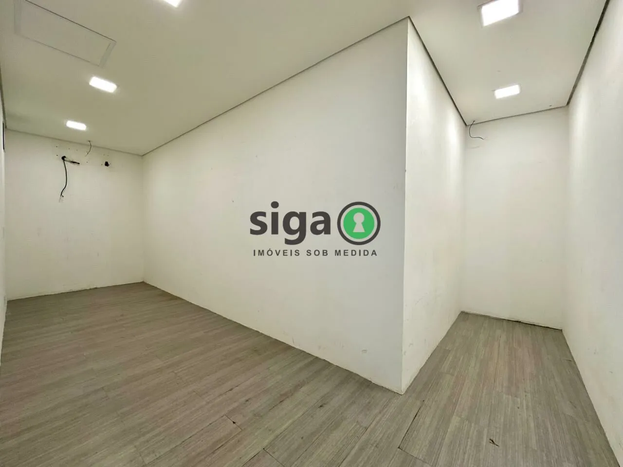 Imagem Bairro Moema Sp, Imóvel comercial de 640m2 de área útil construída em 500m2 de terreno, em dois piso
