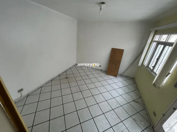 Imagem Casa de Esquina Ideal para por comércio clínica, escritórios perto da Marginal