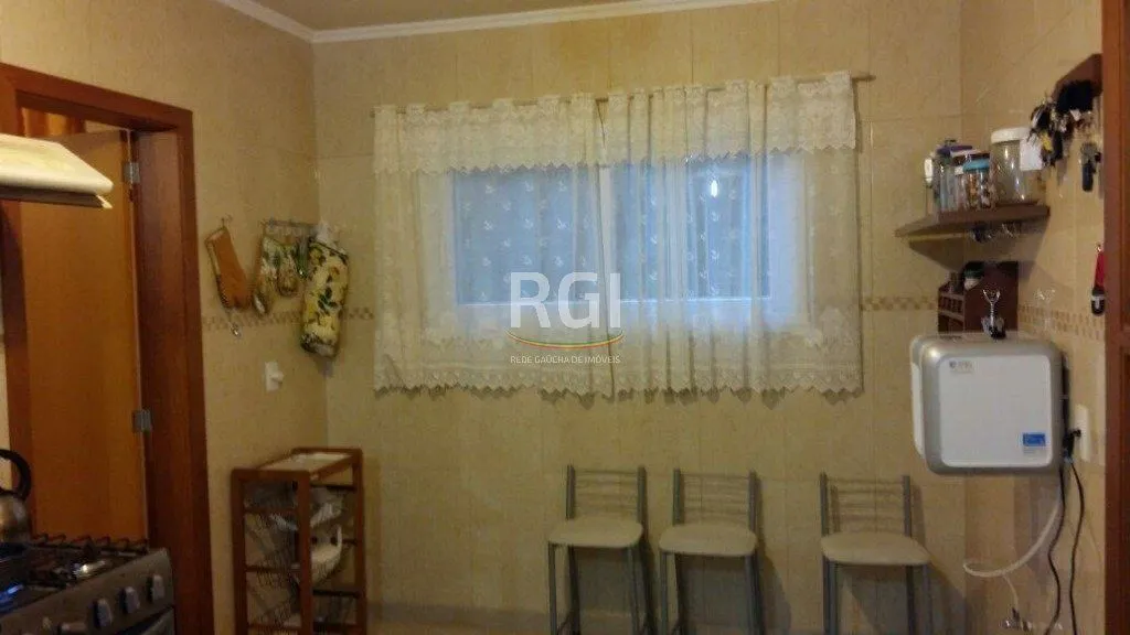 Imagem Sobrado para Venda - 245m², 4 dormitórios, sendo 1 suites, 3 vagas - Jardim Itu