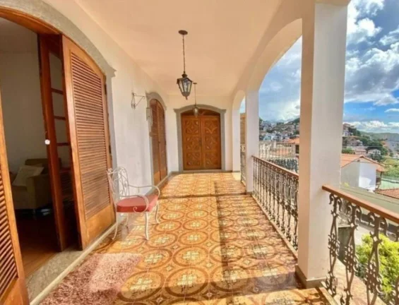 Imagem EXCELENTE CASA NO MANGABEIRAS COM 05 QUARTOS,02 SUÍTES E 04 VAGAS.