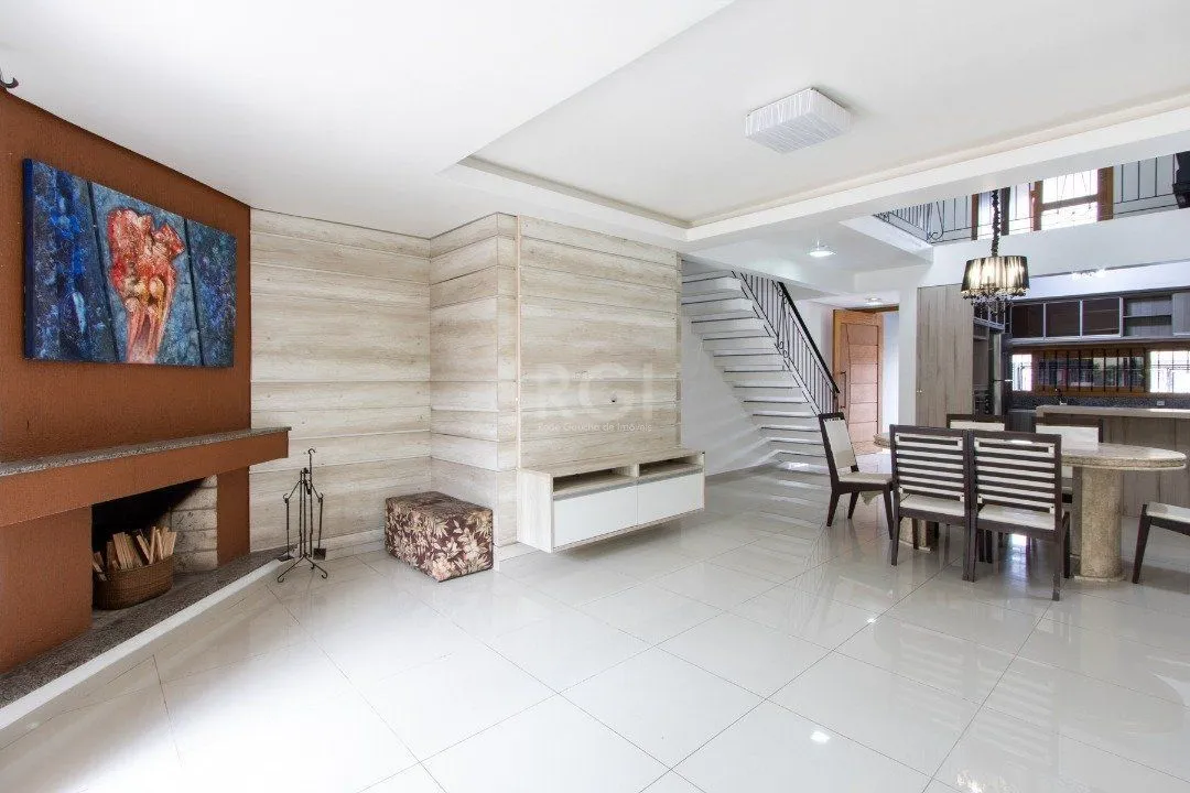 Imagem Casa para Venda - 204m², 3 dormitórios, sendo 3 suites, 2 vagas - Espirito Santo