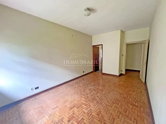 Imagem Casa à venda no centrinho do Capivari em Campos do Jordão | Terreno plano com alto potencial de investimento