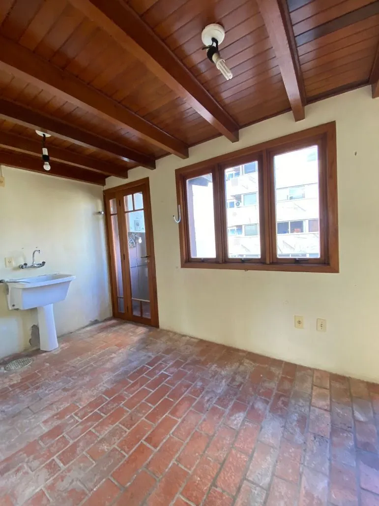 Imagem Cobertura 196m² 3 dorm. 1 Suíte + 2 vagas Petrópolis - Porto Alegre
