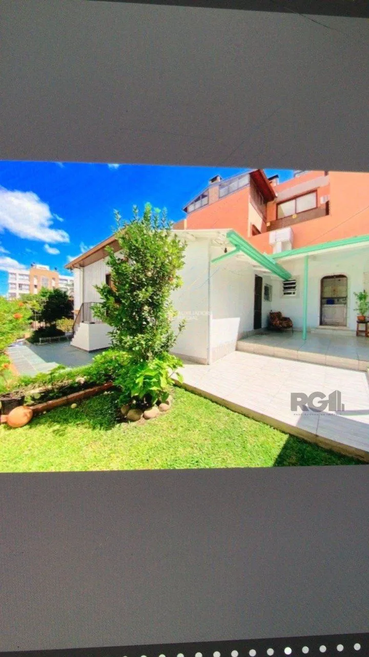 Imagem Casa para Venda - 247.5m², 3 dormitórios, 2 vagas - Petrópolis